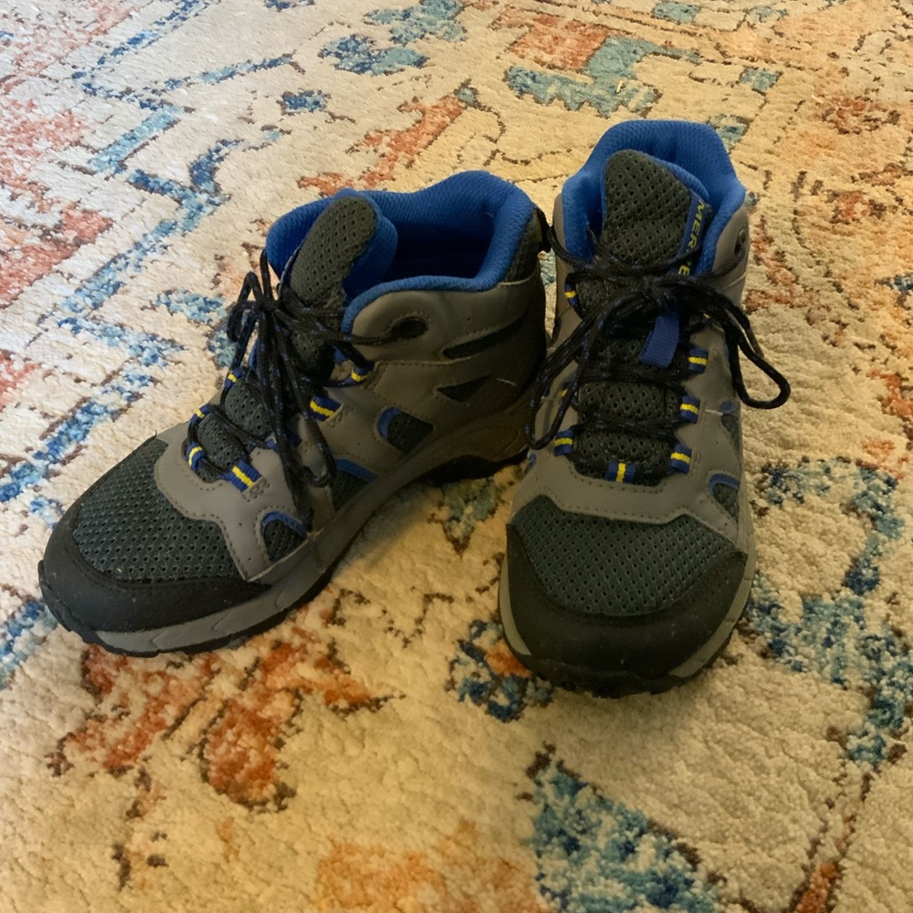 Merrell kids Oakcreek Mid Waterproof Gray Hiking Shoes